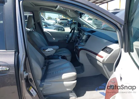 2011 Toyota Sienna Xle V6 z USA, uszkodzony, nr VIN 5TDYK3DC3BS066089